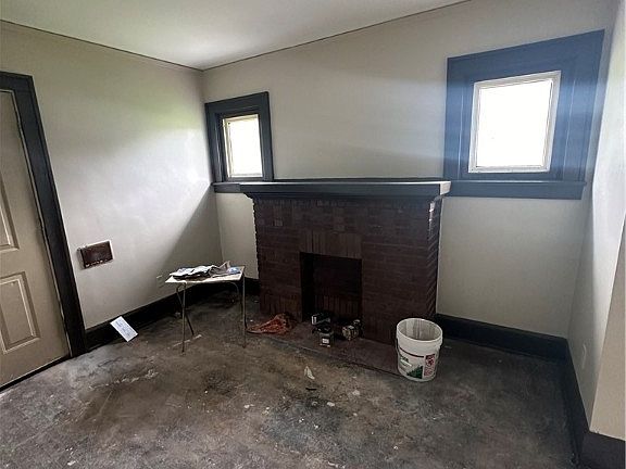 2nd image of 325 E Avondale Ave