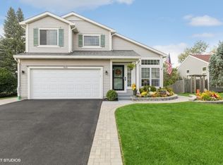 4800 Bordeaux Dr, Lake In The Hills, IL 60156