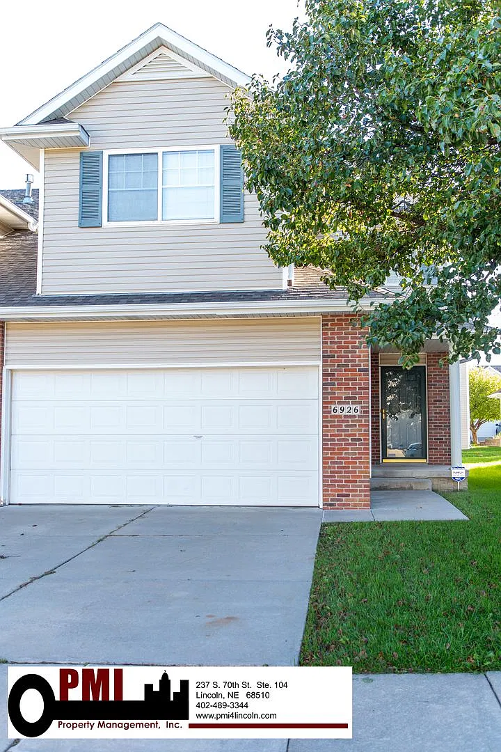 3 Bedroom 2.5 Bath in South Lincoln — Photo 3