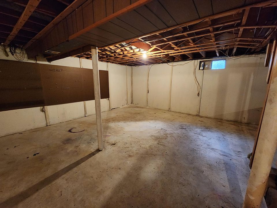 1st image of 985 Deerfield Ct