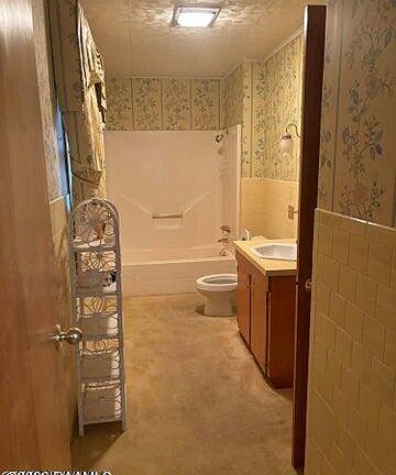 2nd image of 1061 Anderson St