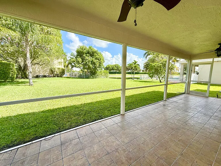 12671 Yardley Dr — Photo 2