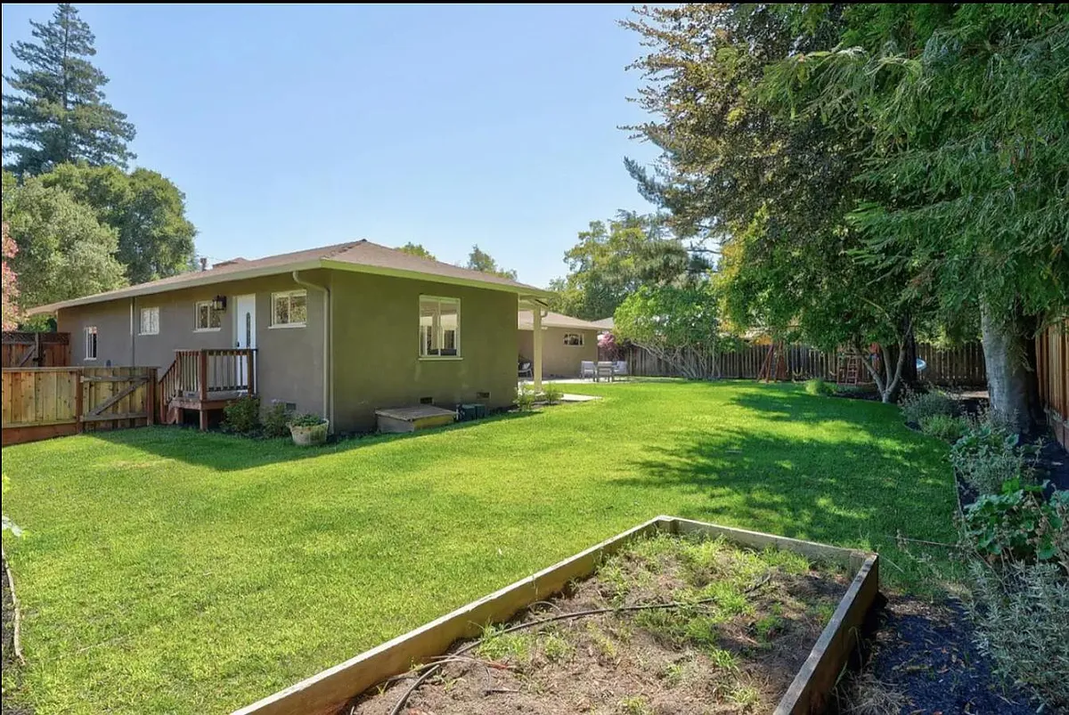 Building Photo - 681 Cuesta Dr