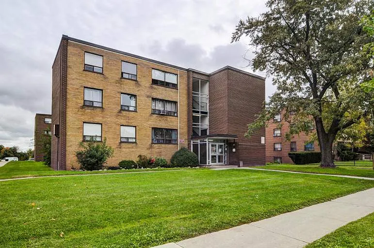 1555 Birchmount Road Toronto — Photo 2