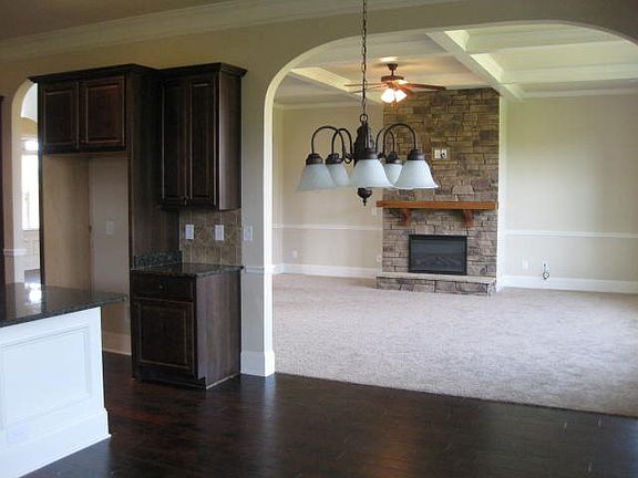 4th image of 2406 Sunflower Dr