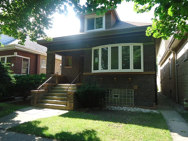 5376 N Lynch Ave photo 1
