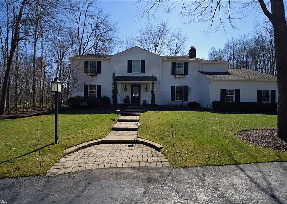 1st image of 32200 Woodsdale Ln