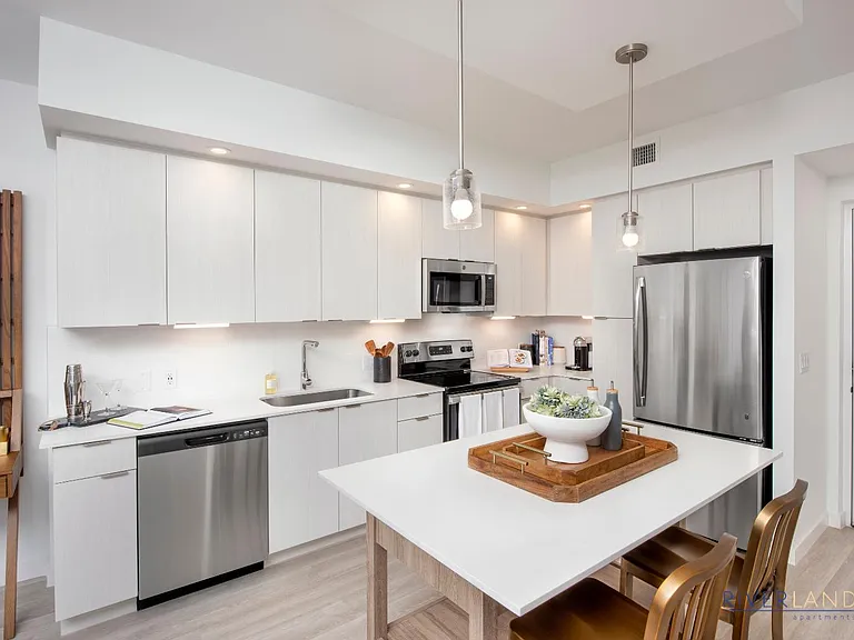 Riverland Apartments — Photo 12