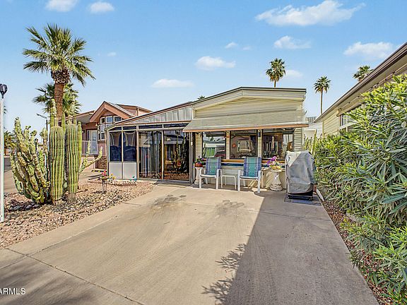2nd image of 524 DOUGLAS Road
