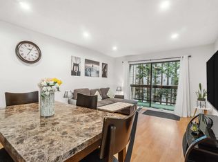 6105 Kingsway Ave #203, Burnaby, BC V5J5C7