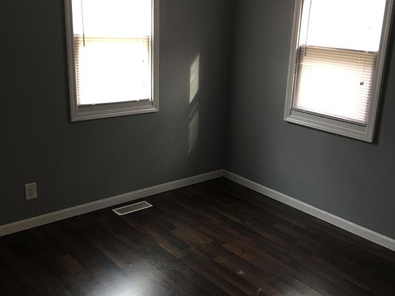 4th image of 827 Lee St