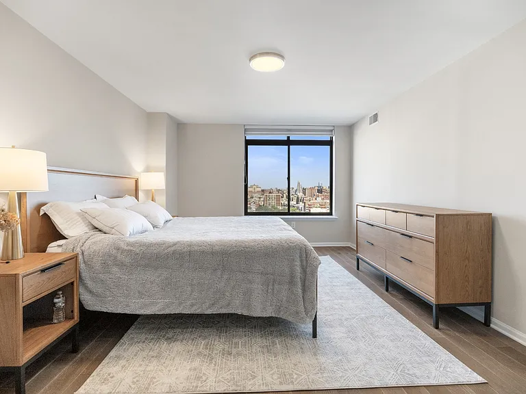 700 1st St #14F — Photo 11