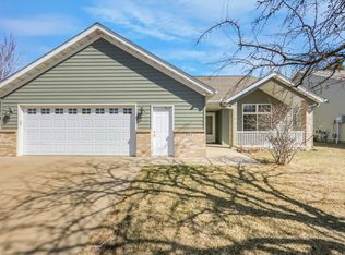 717 Oak Pond Dr, Sartell, MN 56377