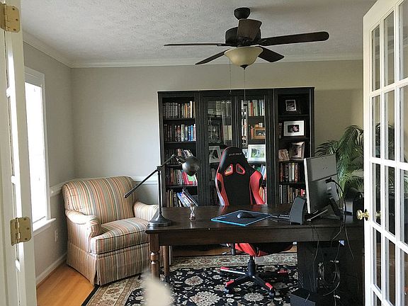 4th image of 203 Sommerville Way