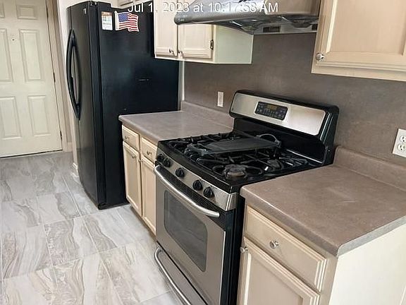 3rd image of 3920 Frontier Dr