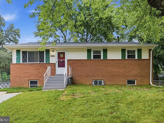 2nd image of 1404 Woodlark Dr