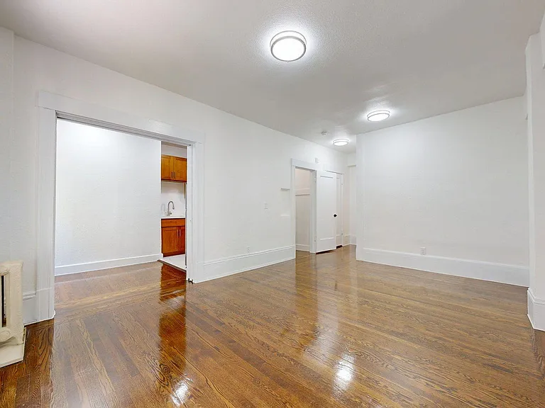 1060 Bush Street — Photo 16