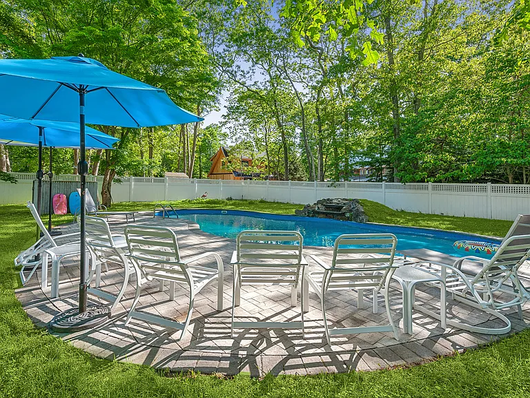230 Norfolk Dr — Photo 29