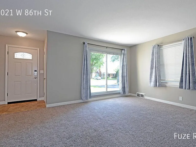 1021 W 86th St — Photo 3