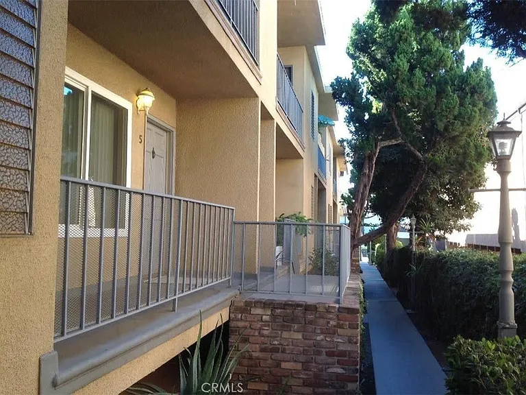 703 E California Blvd #2 — Photo 10