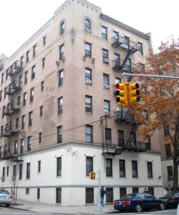 1st image of 13270 Sanford Ave APT 3J
