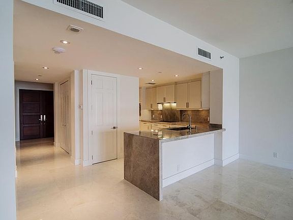 5th image of 5222 Fisher Island Dr #5222