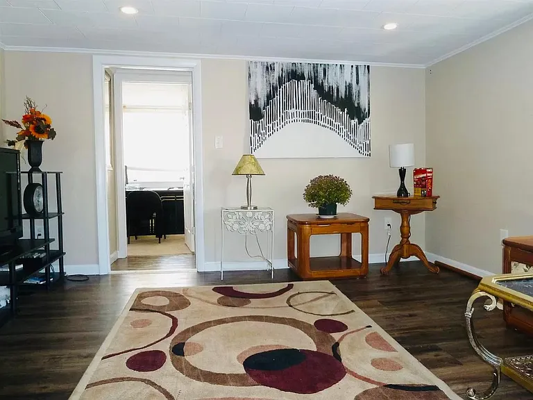 256 Laurel St #2 — Photo 5