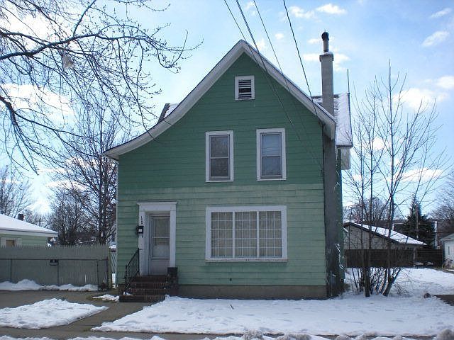 2nd image of 1009 Oak St