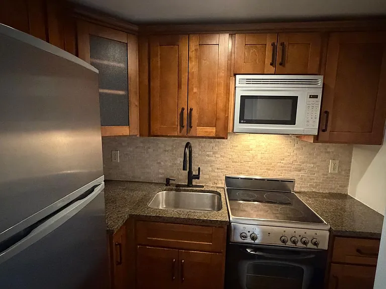 60 Parkway Dr E #8DD — Photo 5