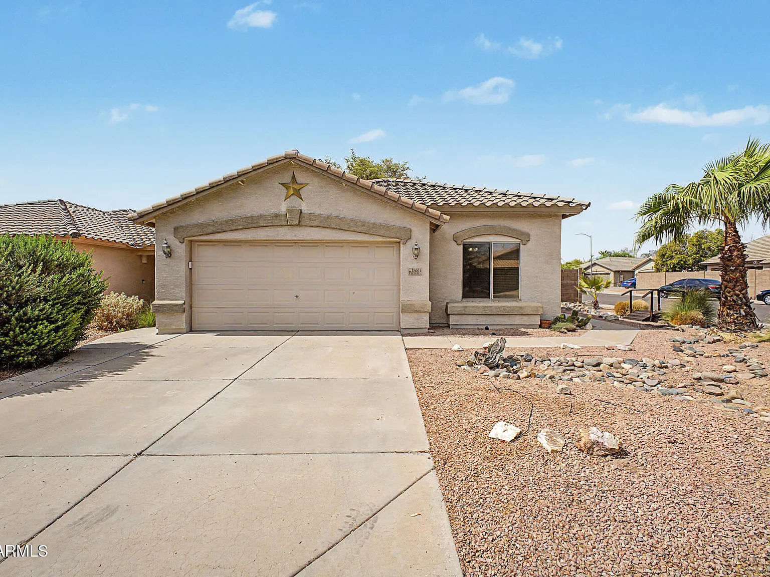 3 bed, 2.0 bath, 1668 sqft, $2,049 — Photo 2