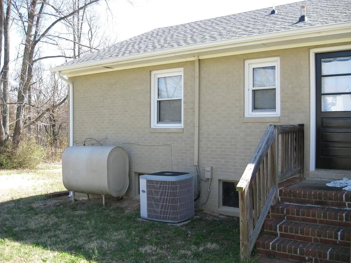Building Photo - 10000 Bon Air Crest Dr