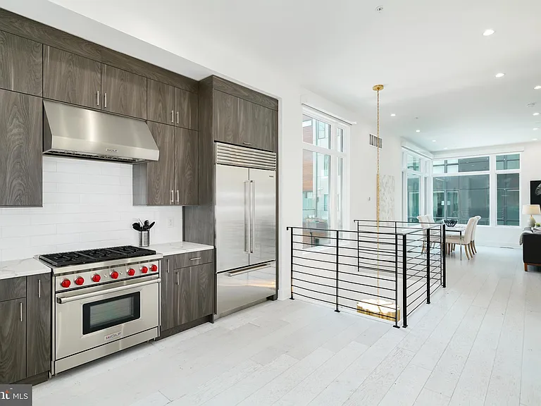 142R S Front St — Photo 3