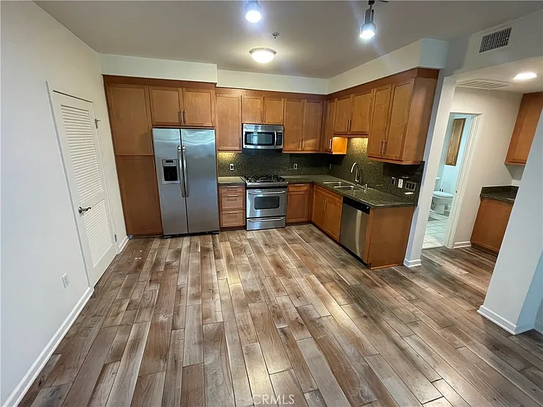 530 S Primrose Ave — Photo 7