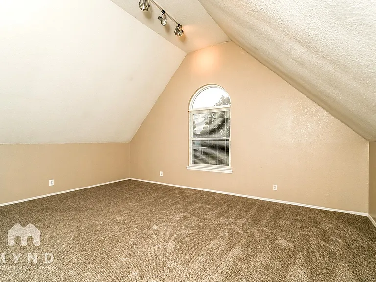 4417 W Toledo St — Photo 16