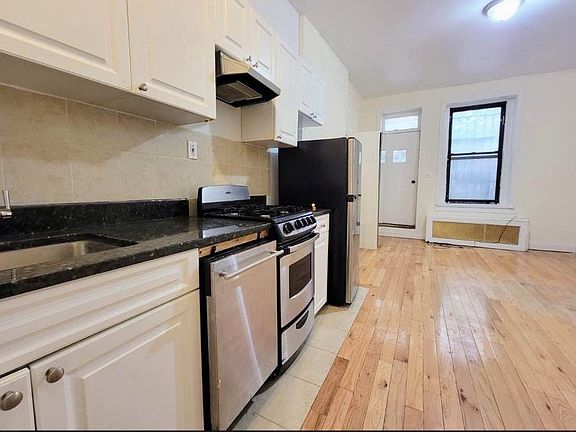 3rd image of 309 E 37th St APT 1C