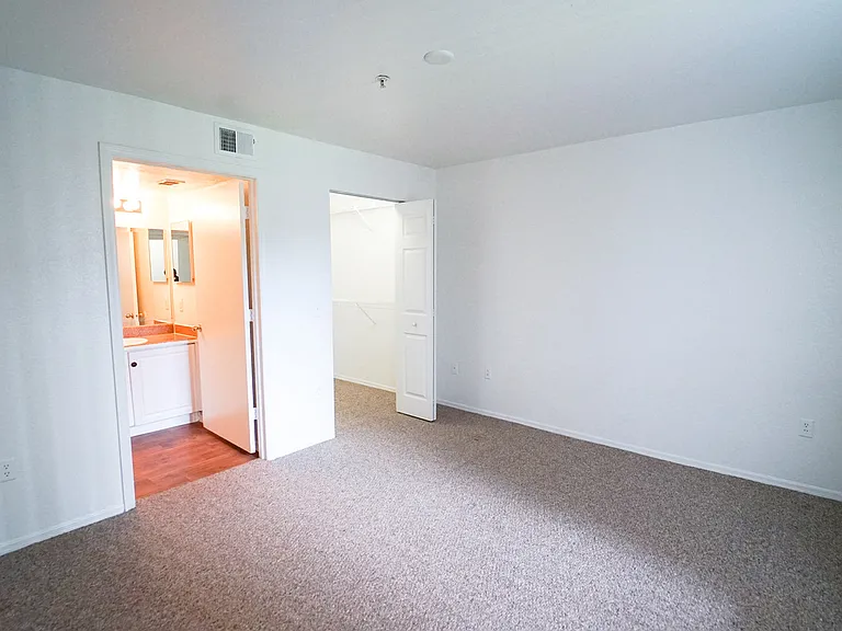 Whistler's Cove Apartments — Photo 19