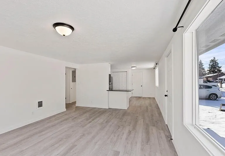 1027 S Beeman St — Photo 16