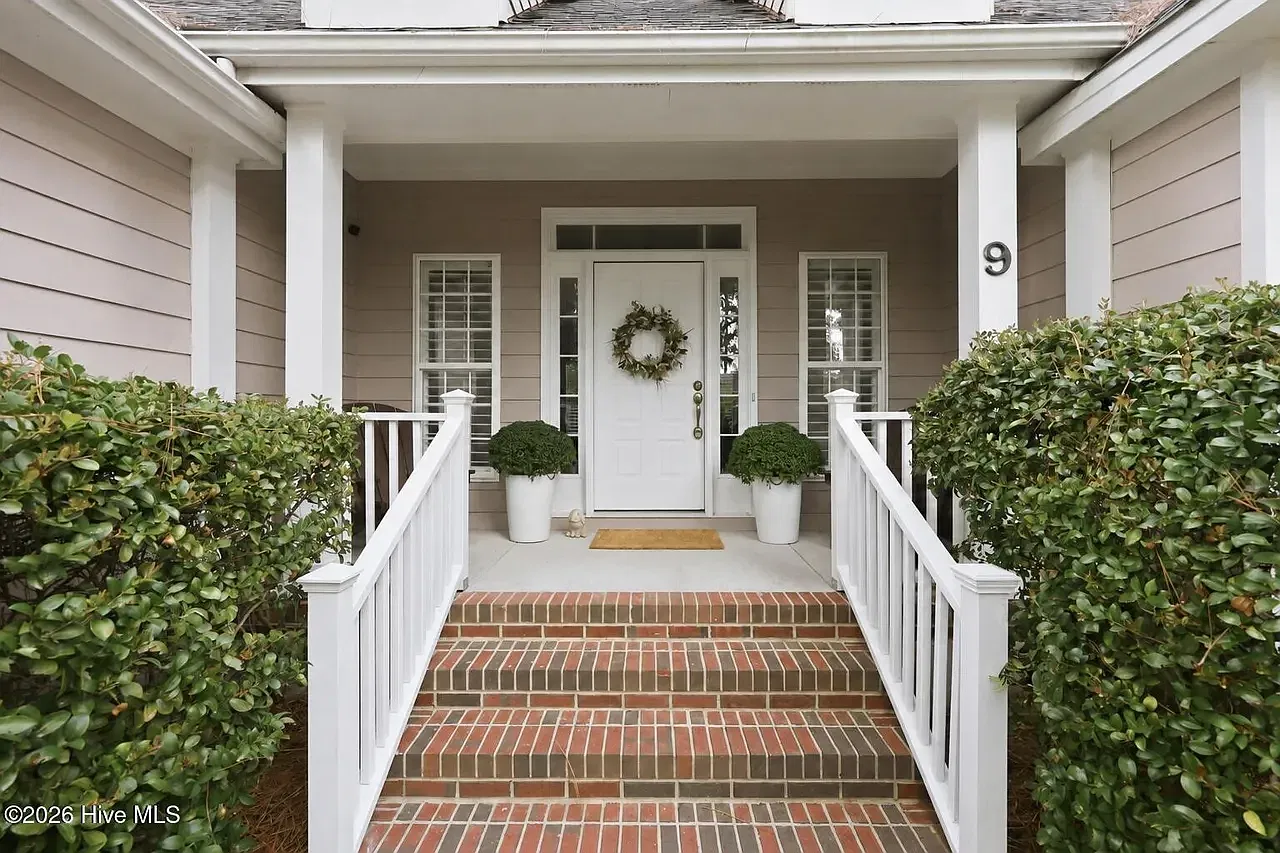 3 bed, 1981 sqft, $2,300 — Photo 1