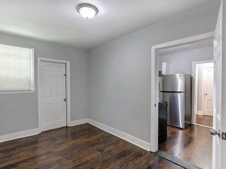 1814 E 39th St — Photo 5