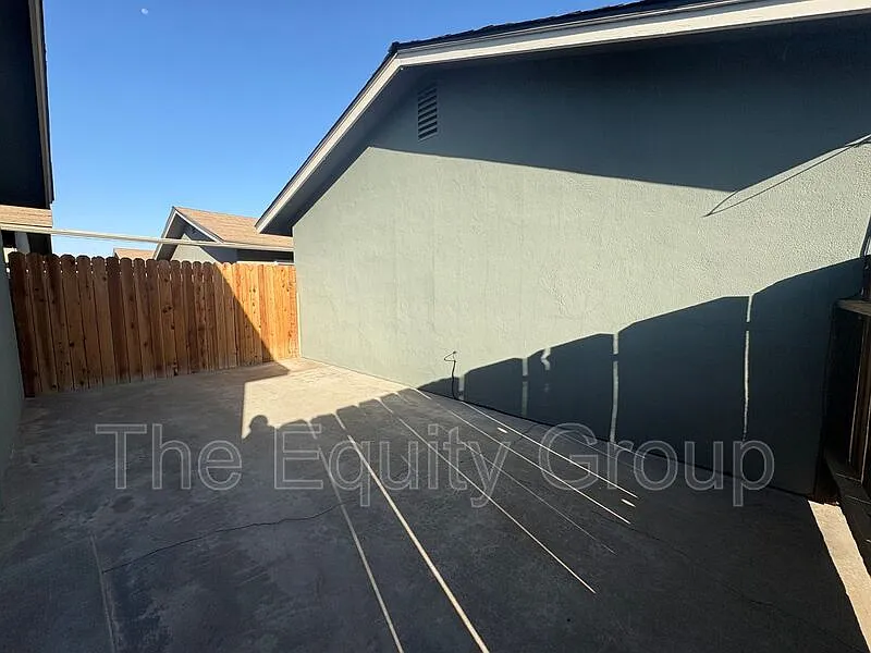 2 bed, 1.0 bath, $1,395 — Photo 2