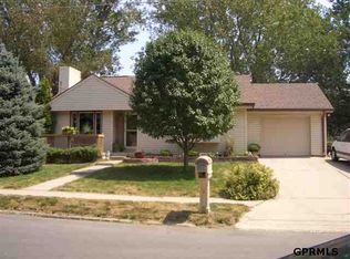 9717 Oak Ridge Dr, Bellevue, NE 68123