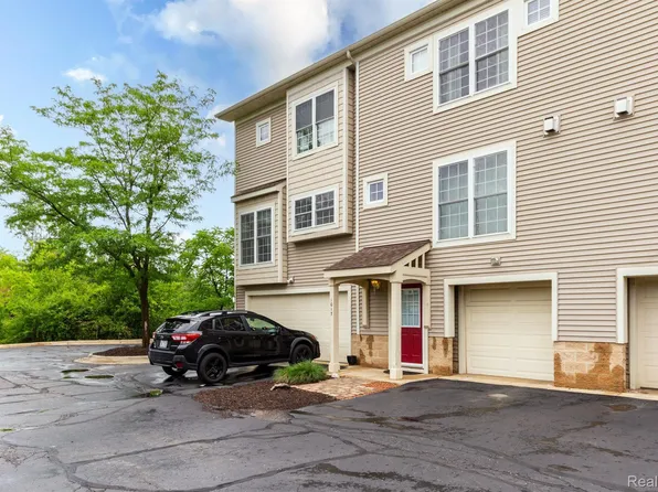 1017 Bluestem Ln, Ann Arbor, MI 48103
