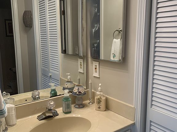5th image of 4601 Greenbriar Dr. #107
