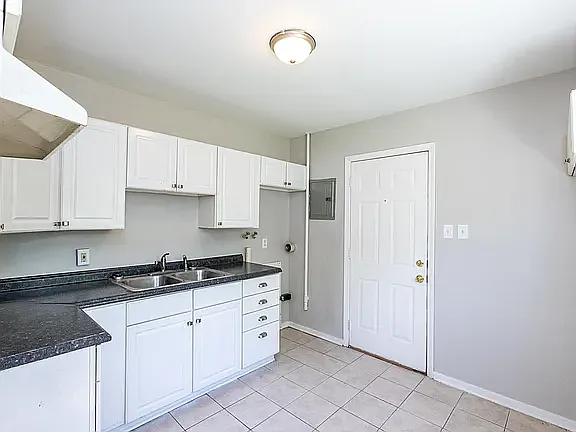 2028 E Clay St — Photo 10