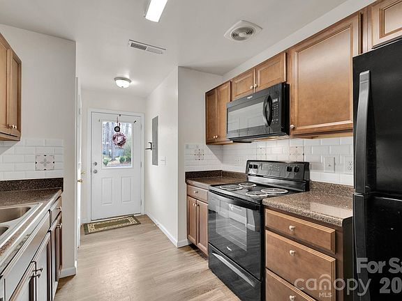 3rd image of 372 E Mills Ave