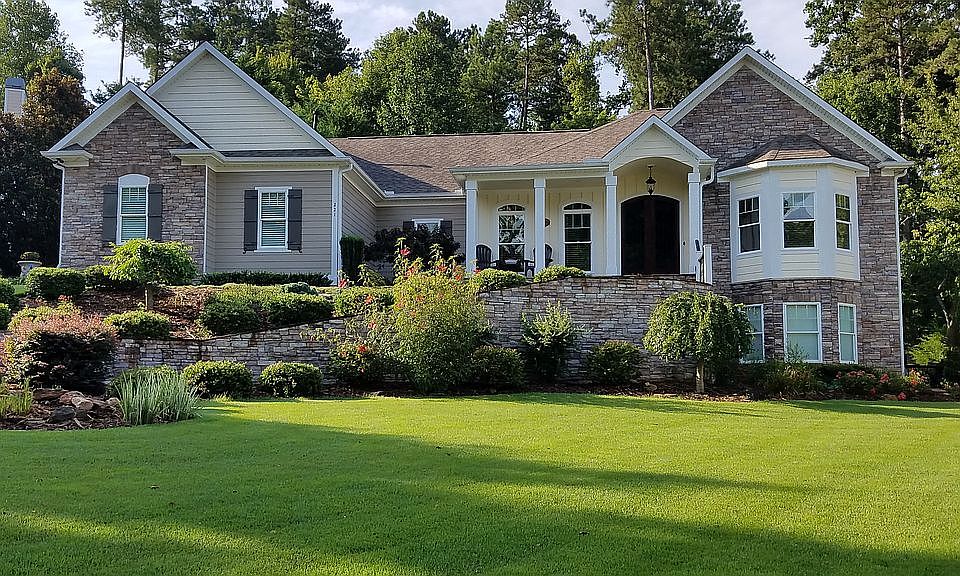 2nd image of 221 S Summit Dr