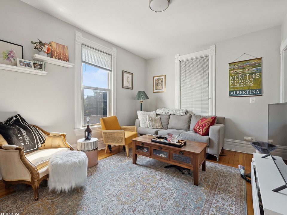 1st image of 1913 W Cortland St #2R