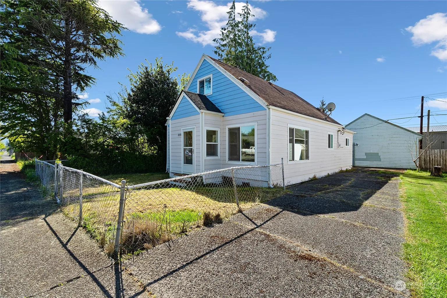 2918 Sumner Avenue photo 1