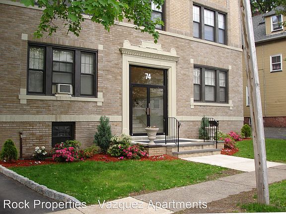 3rd image of 74 Montague Pl APT 11