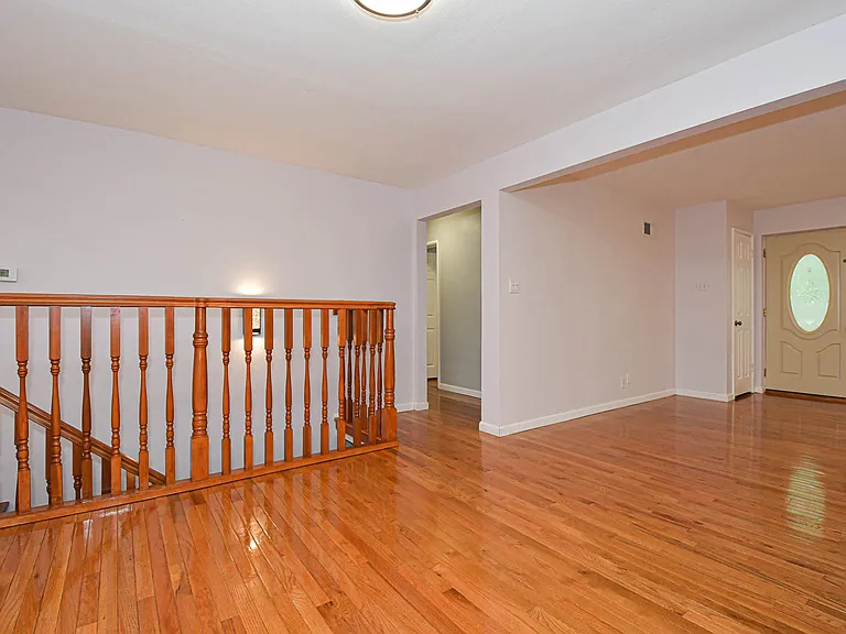 819 Renee Ln — Photo 13